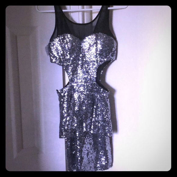 Mini dress - Picture 1 of 2